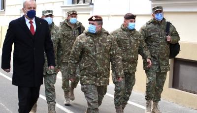 Ministrul apărării naționale, în vizită de informare la Arad și Timişoara