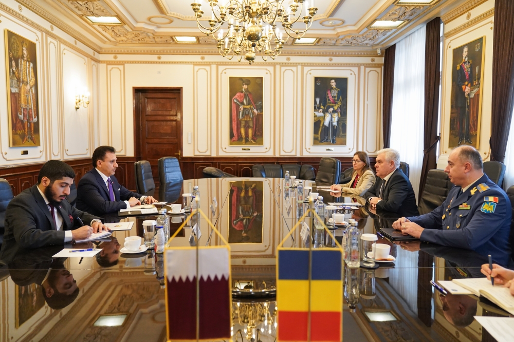 Întâlnire a ministrului apărării naționale cu ambasadorul Statului Qatar la București