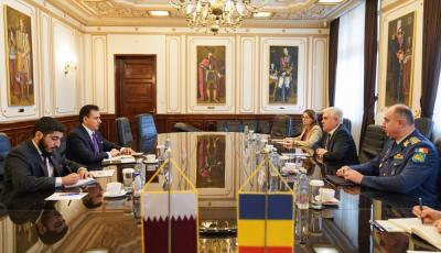 Întâlnire a ministrului apărării naționale cu ambasadorul Statului Qatar la București