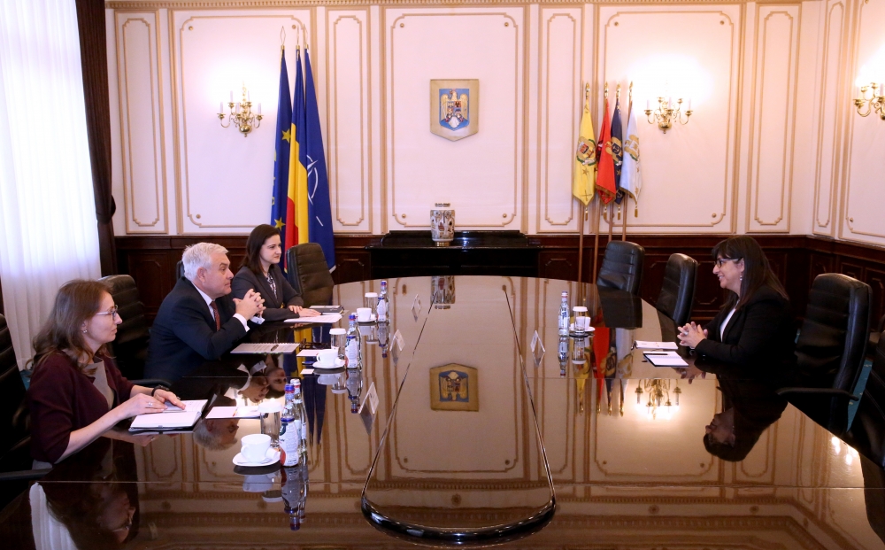 Întrevederea ministrului apărării naționale cu ambasadorul Marelui Ducat de Luxemburg la București