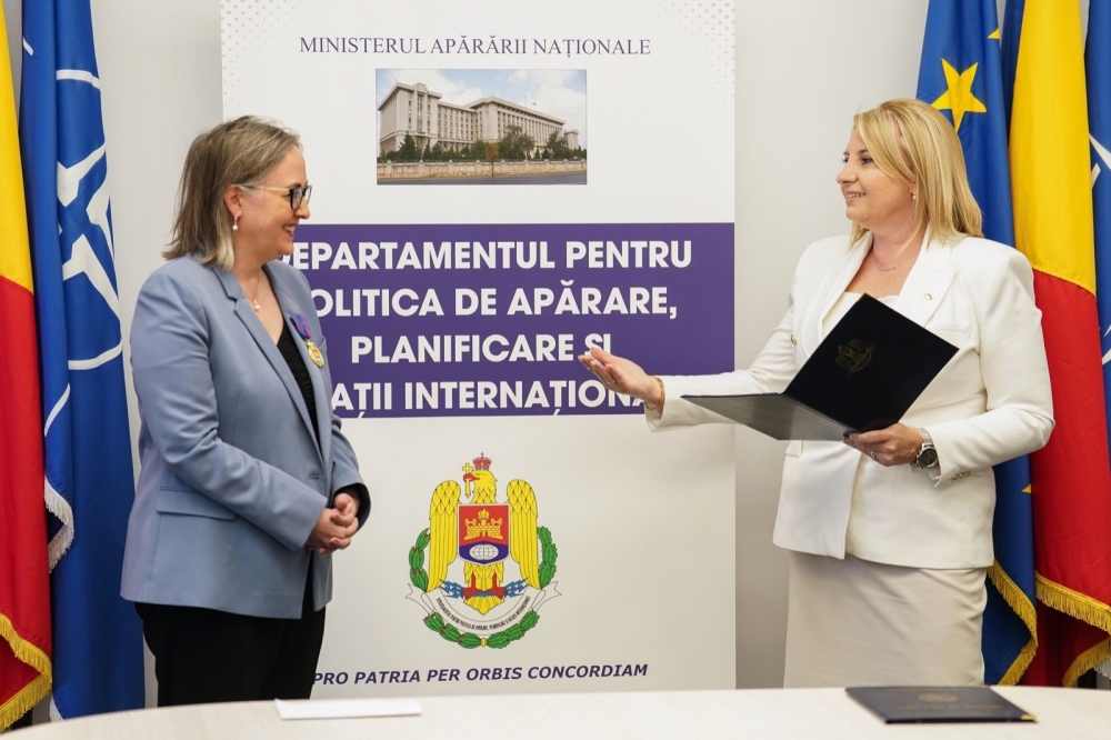 Ambasadorul Canadei n Romnia, distins cu Emblema de Onoare a Departamentului pentru Politica de Aprare, Planificare și Relații Internaționale