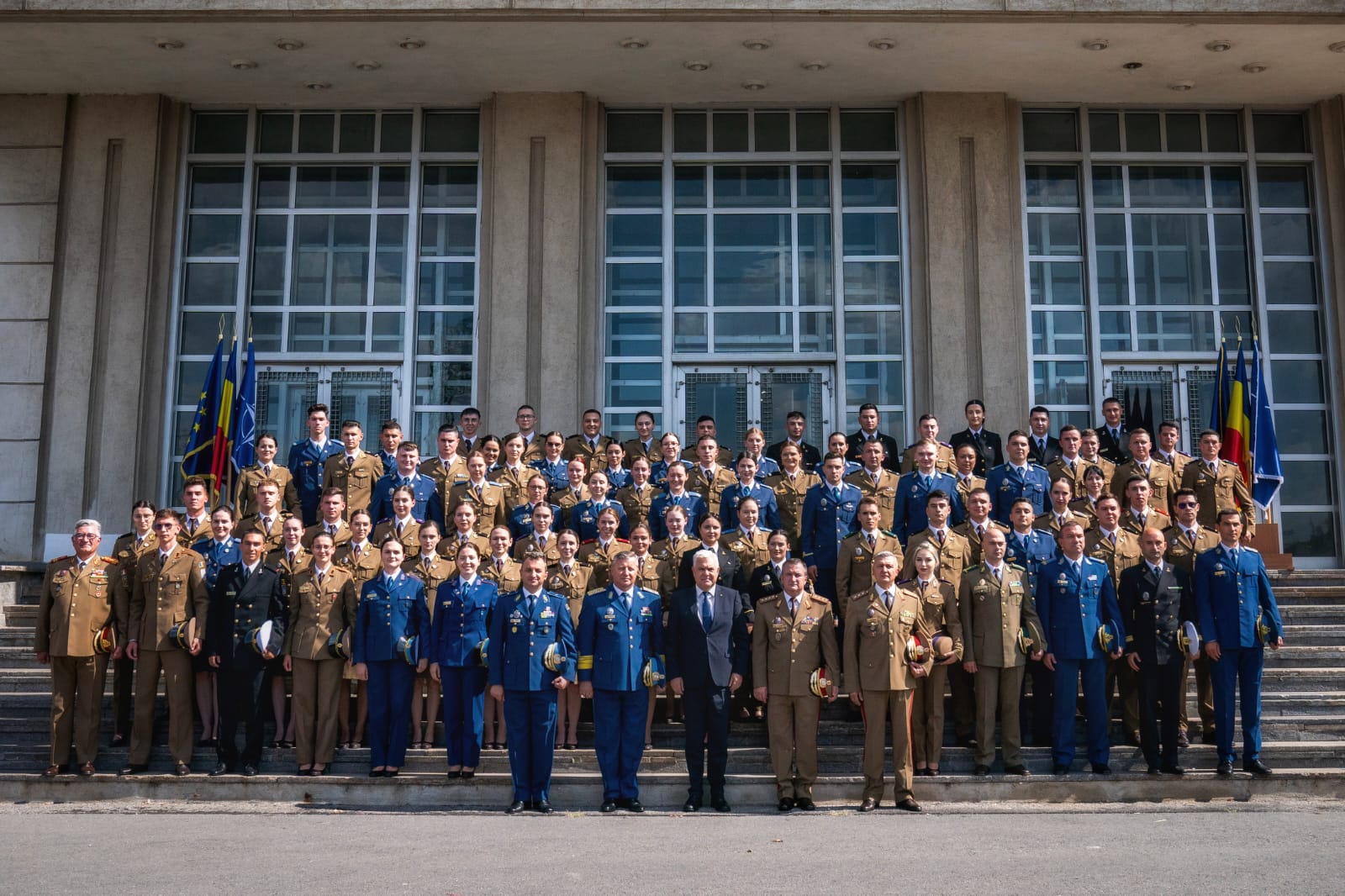 Întâlnirea ministrului apărării naționale cu șefii promoției „General Constantin Christescu 100”