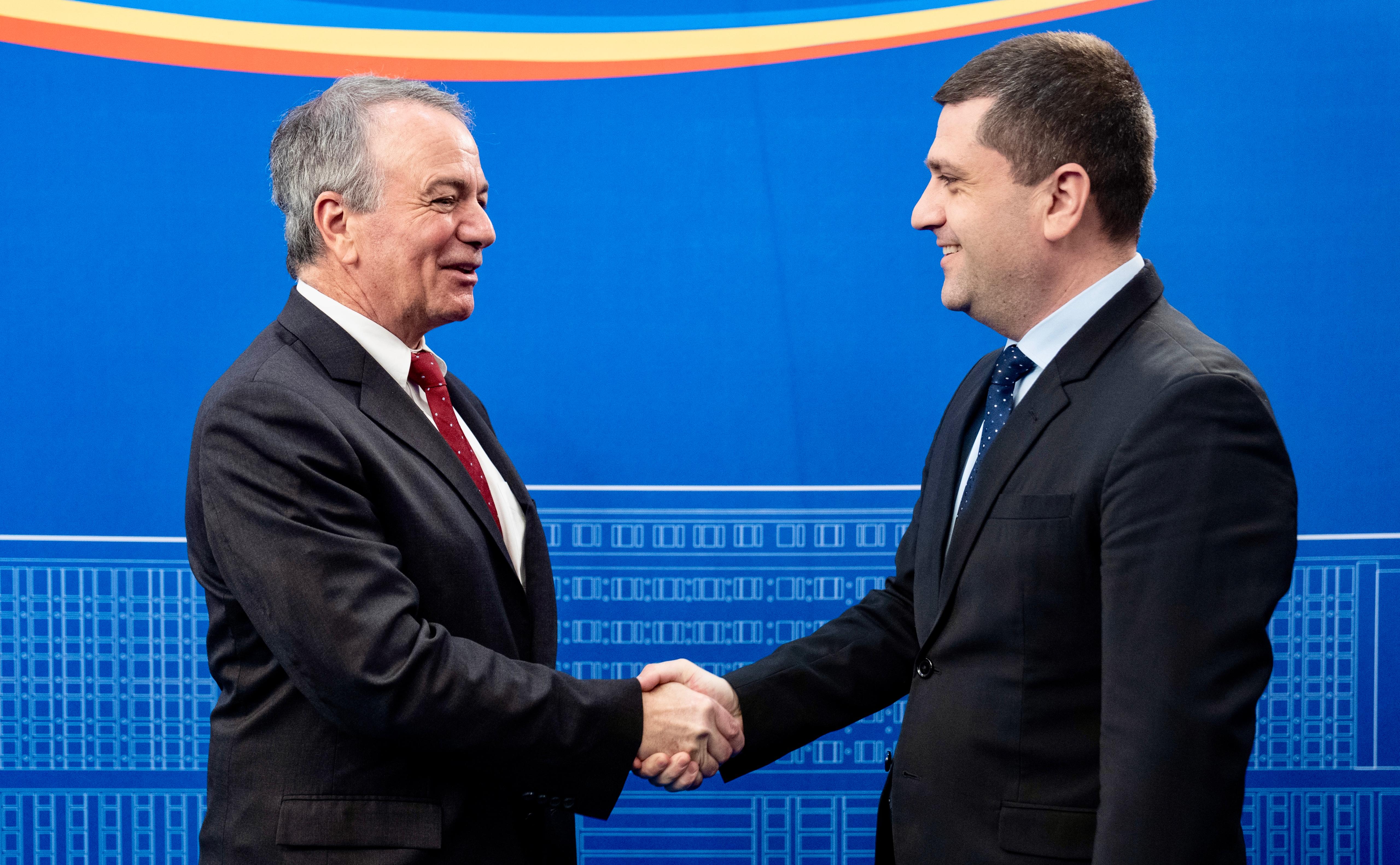 Întrevederea ministrului apărării naționale cu noul ambasador al Statelor Unite ale Americii în România