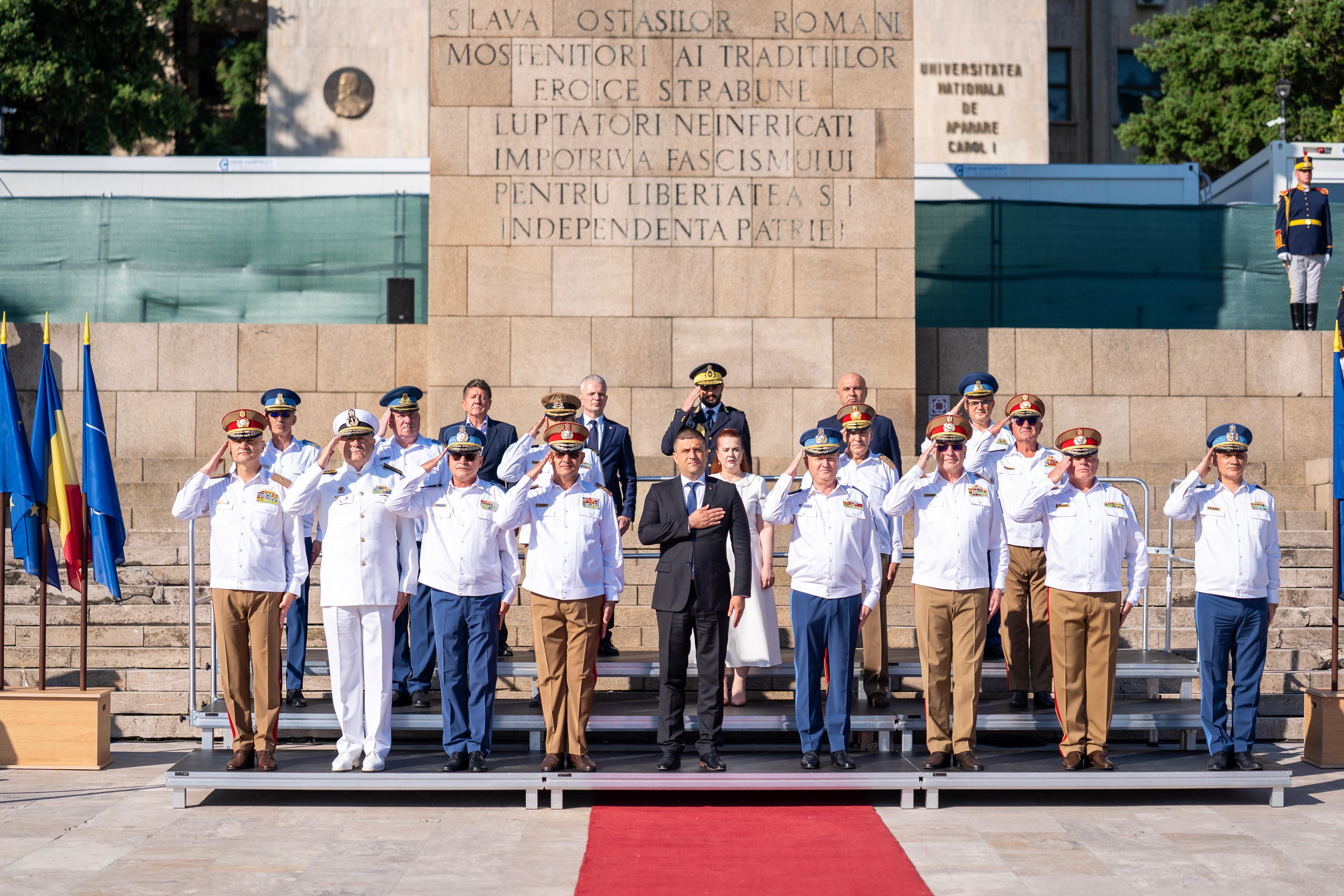 Ceremonii de acordare a primului grad de ofițer la Universitatea Natională de Apărare și Academia Tehnică Militară.