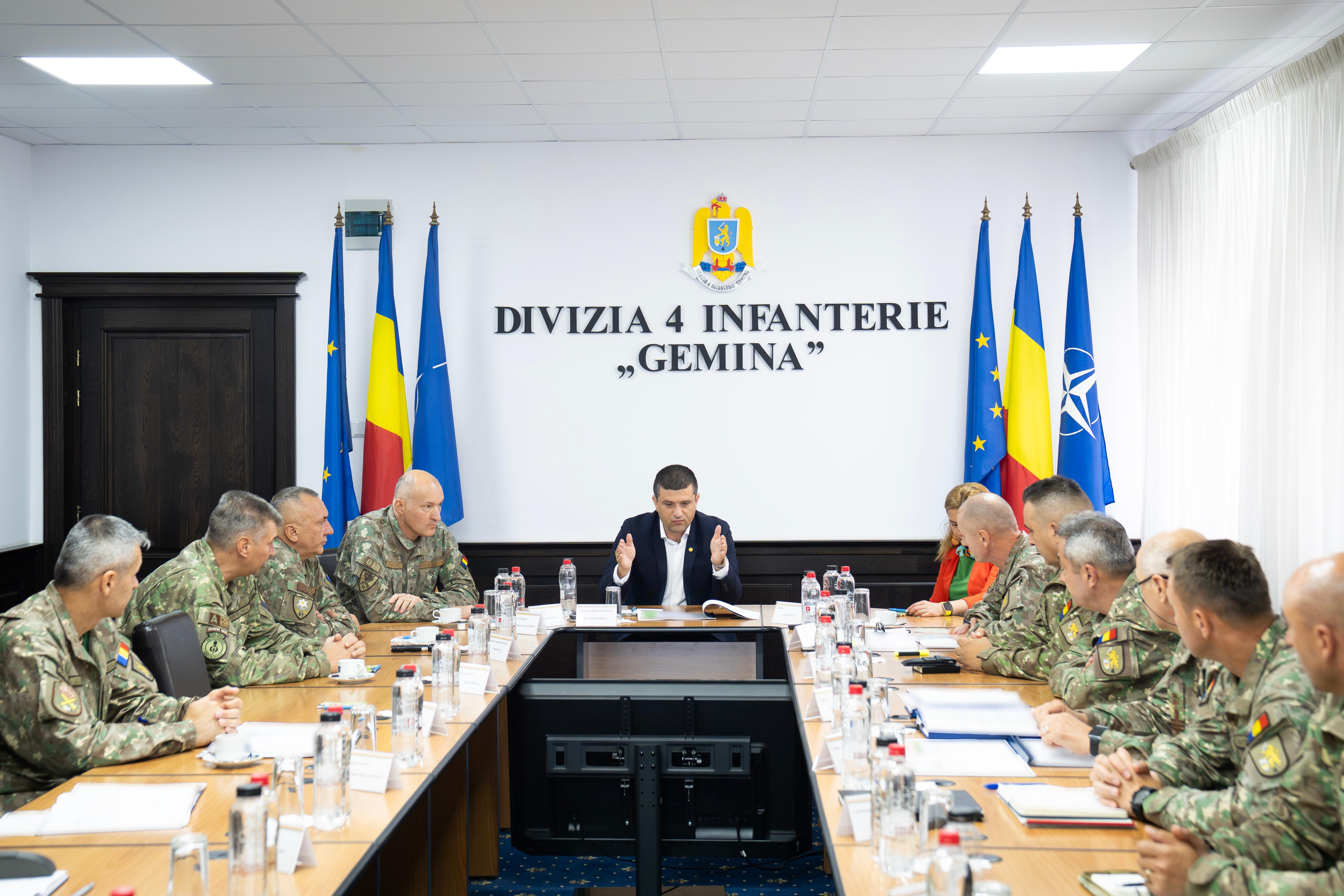 Vizită de lucru a ministrului apărării naționale la Divizia 4 Infanterie